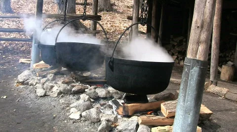 MapleSyrup1 Cauldrons with Fire 動画素材 669982