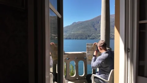 Mapping a journey around Lake Como 스톡 동영상 321206434