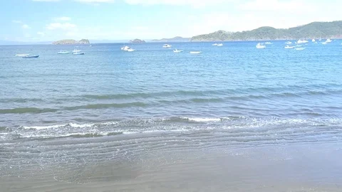 Mar playa botes Stock Footage