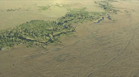 THE MARA RIVER FROM ABOVE. Video stock 13910389