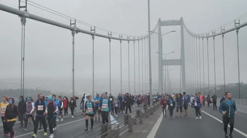Marathon on bridge Stock Footage 166402662