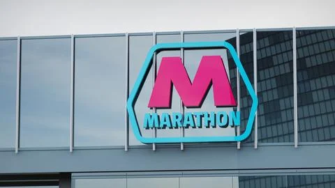 Marathon Petroleum Stock data presented on the logo of the office facade Stock Photos