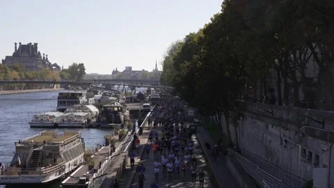 Marathon runner, running next to the river, during a sunny day 4K 库存影片 220561490