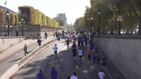 Marathon runner running on Paris road in the summer sun with clear sky. Stock Footage 220952649