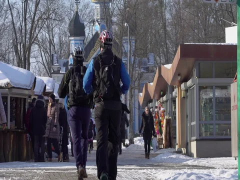 Marathon runners in winter Stock Footage 72949377