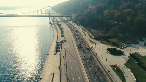 Marathon running along seafront at morning 免费库存影片 106518697