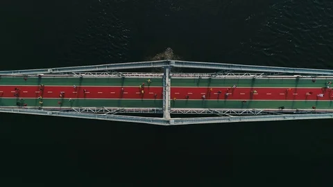 Marathon running on the footbridge. Top view shot 库存影片 106519997