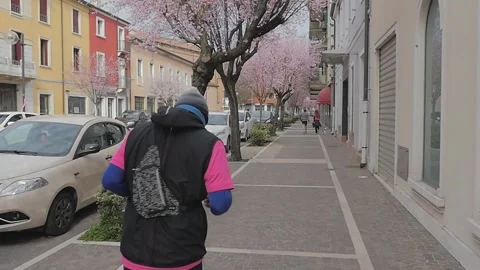 Marathon runs on the sidewalk. 库存影片 155075980