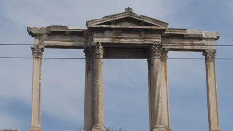 Marble Arch and Corinthian Columns of the Arch of Hadrian in Athens Greece 库存影片 340922571