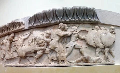 Marble bas-relief capturing Greek hoplites trampling defeated warrior, symb.. Foto stock