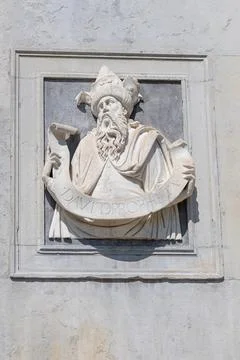 Marble Bust of David the Prophet Relief Sculpture Framed on Elegant Stone W.. Foto stock