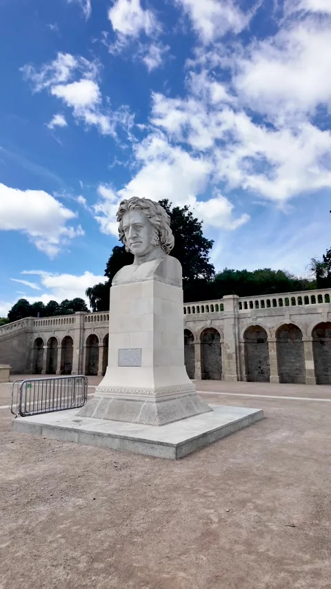 Marble bust of Sir Joseph Paxton, architect of the Crystal Palace, standing on 库存影片 341912436