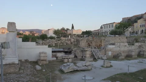 Marble Columns and Ruins of Hadrians Library at Dusk in Athens Greece 库存影片 340922559