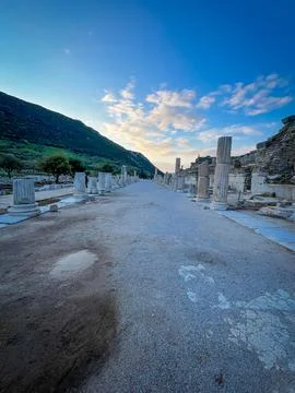 Marble Columns Flank Weathered Stone Boulevard in Golden Hour Glow Fotos de archivo