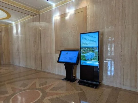 Marble interior of the State Library of Oregon featuring star flooring Фото