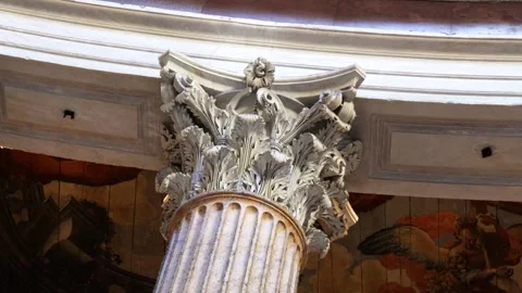 Marble pillar inside pantheon temple rome texture craftsmanship closeup view Vidéo 319920749