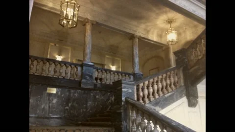 Marble Staircase of the Old British Rail Headquarters Vídeos de archivo 147399580