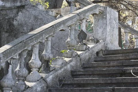 The marble staircase of the old castle. Objects of architecture need reconstr 스톡 사진