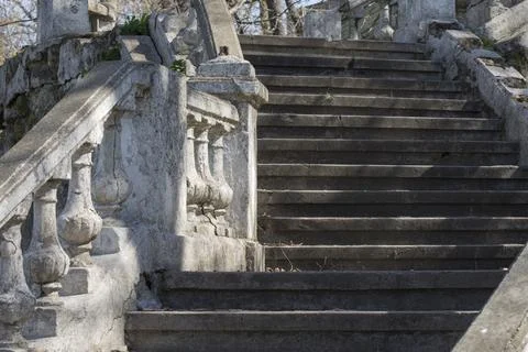 The marble staircase of the old castle. Objects of architecture need reconstr 스톡 사진