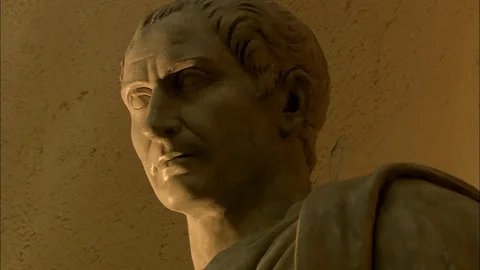 Marble statue of Julius Caesar with shadow on wall behind Video stock 95603166