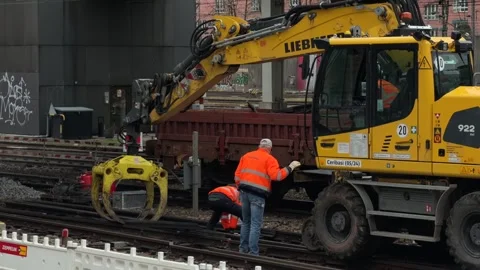 March 14, 2026. Munich, Germany. Blick auf Hackerbruecke und DB Gleiserneuerung 動画素材 336635296