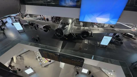March 29, 2026. Munich, Germany. Deutsches Museum. Weitwinkelbild der Video stock 332160666