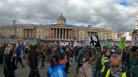 March walking in trafalgar square, support ukraine, creative sign Video stock 171474507
