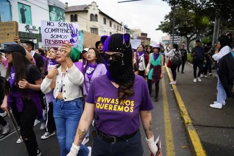  MARCHA NO VIOLENCIA A LA MUJER Quito 25 de noviembre 2023. Marcha por el ... Stock Photos