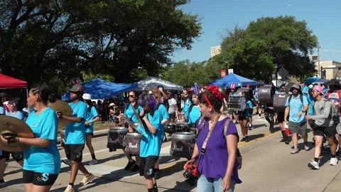 Marching band performing in street parade Video stock 340940965