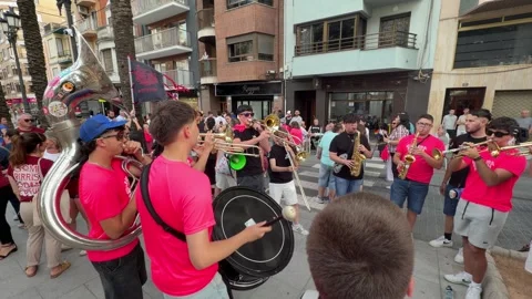 Marching band playing music during the Cullera Gay Pride parade Vidéo 337784070