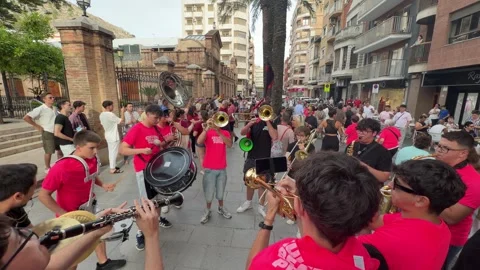Marching band playing music during the Cullera Gay Pride parade Vidéo 337784142