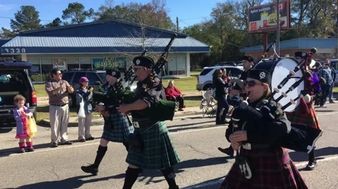 Mardi Gras Bagpipers Marching Stock-Footage 66811788
