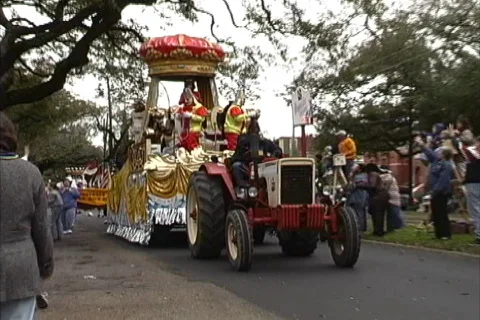 Mardi Gras New Orleans Float with crown Video stock 465431
