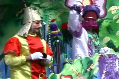 Mardi Gras  Throwing beads Stock Footage 465475