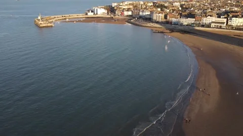 Margate Harbour and beach Stockbeeldmateriaal 153540385