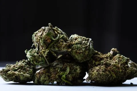 Marijuana buds on dark background, close up Stock-Fotos