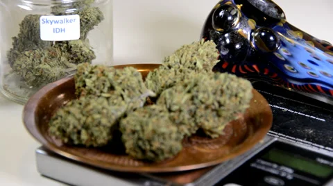 Marijuana on scale and in jar focus pull background to foreground. Stock-Footage 36276424