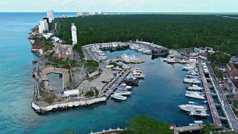 Marina Lighthouse Pan Condo Row in Cozumel Video stock 148783646