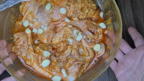 Marinate Chicken For Frying  Vídeos de archivo 166638093