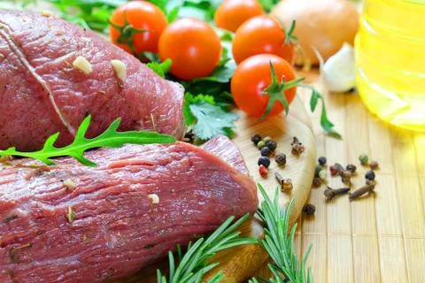 Marinated beef with fresh vegetables Stock Photos