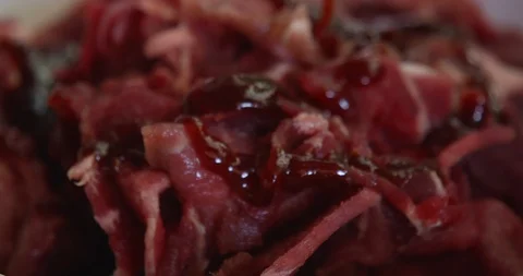 Marinated beef with sauce prepare  dinner with Vídeos de archivo 100828826