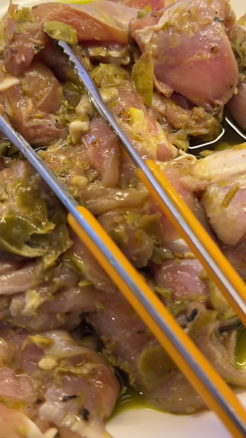 Marinated Chicken Meat at an Asian Buffet 库存影片 345398334