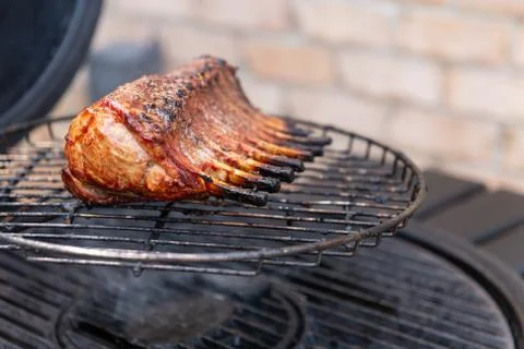 Marinated Rack of Lamb on Grill Foto stock