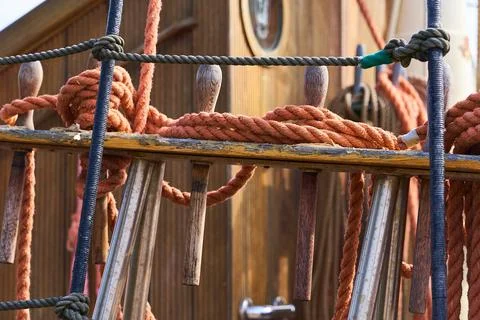 The marine node on the ship. Strong rope knots in the surroundings of shipb.. Stock Photos