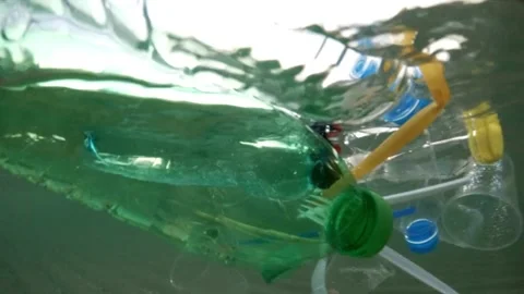Marine plastic pollution Garbage in ocean. Vidéo 334660412