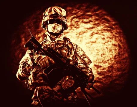 Marine raider posing with automatic firearm Foto stock