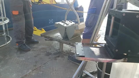 Marine Research: the bottom sampling device Van Veen grab Video stock 150732958