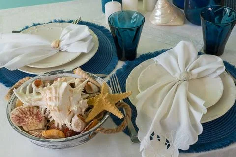 Marine style in the interior, table setting in a sea style Foto stock