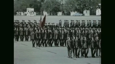 Marines march at the final review event - 1960 Vídeos de archivo 102852082
