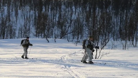 Marines ski walking during exercise White Claymore, Norway Vídeos de archivo 103588581